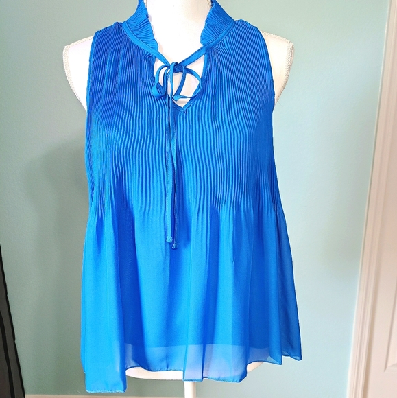 Romeo & Juliet Couture Tops - NWT Romeo and Juliet Couture Top